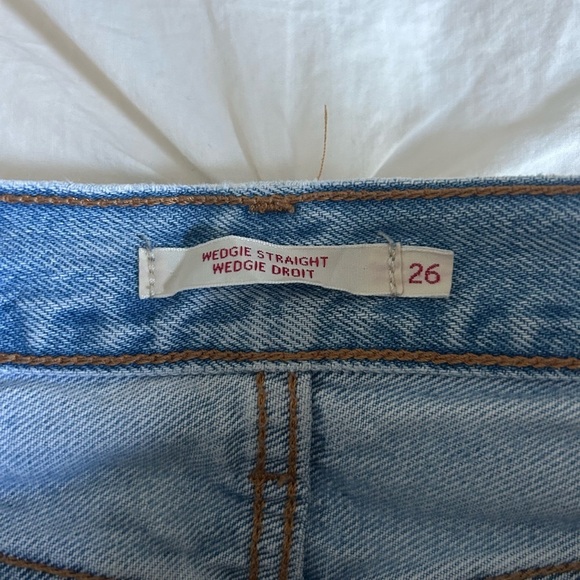 LEVI women’s Size 26 Distressed wedgie straight Blue Jean - Picture 2 of 10